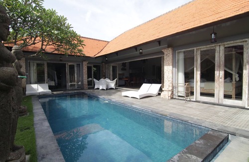 Renon Villa | SENSATIONAL VILLA 2 BEACHSIDE
