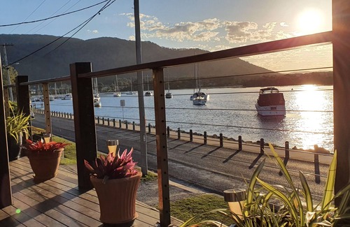 Dunbogan Apartment | Sensational Waterfront Apartment
