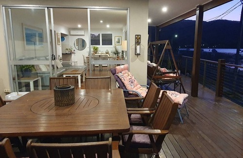Dunbogan Apartment | Sensational Waterfront Apartment