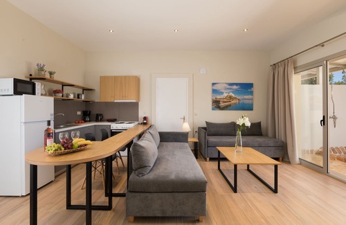 Dassia Apartment | Senses Suite Tria: Luxury, renovated Apartment in Corfu