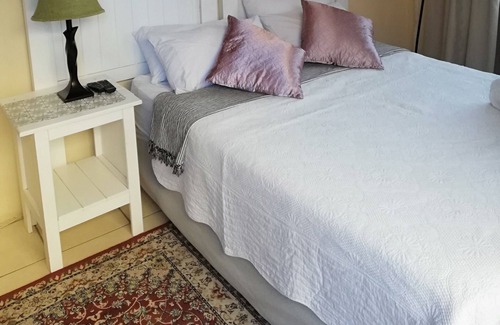 Mmabatho House | Sentlhaga Guest House