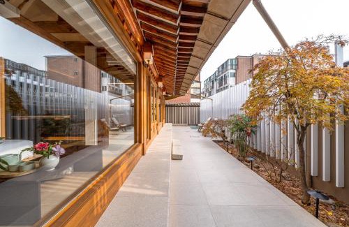 Cheongunhyoja-dong Apartment | Seoul Premium Hanok MemoryStay Hyoja