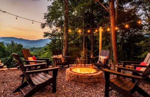 Fairview House | Sep Specials w/Great Views! Heated Pool! Sauna!