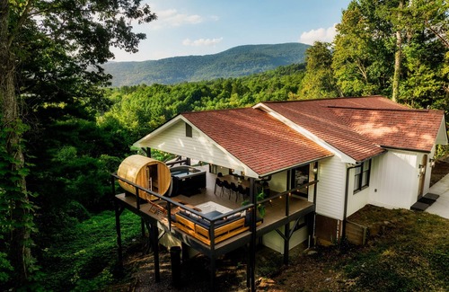 Fairview House | Sep Specials w/Great Views! Heated Pool! Sauna!