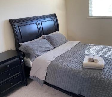 Richmond House | Separate bathroom, spacious and bright bedroom