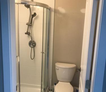 Richmond House | Separate bathroom, spacious and bright bedroom