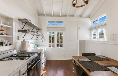 Audubon House | Separate-Entrance Exclusive Use Guest Suite-steps to Magazine St. & St. Charles