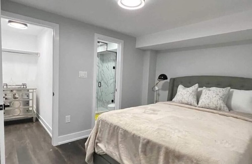 Erin Mills Apartment | Separate entrance heated driveway close to walking trails very private