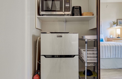 Orange House | Separate Entrance Monthly Discount Stay Walk to Hiking+Coffee+Yoga and More!