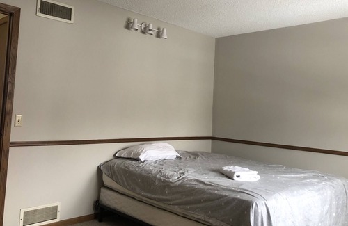 West Bloomington House | Separate floor private home next to mall of America airport