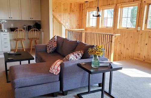 South Russell Apartment | Separate guest studio apartment 2.5 miles from downtown Chagrin Falls