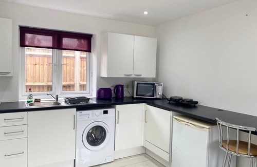 Slough Apartment | Separate One Bedroom Large Apartment in Slough
