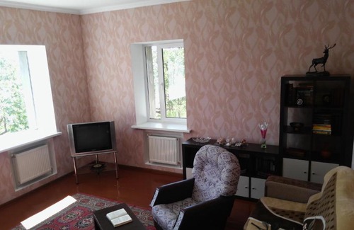 Zhytomyr Oblast House | separate [ROOM] homestay in a [private house], facilities SHARED with owner