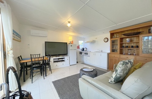 Inverloch Apartment | Separate & Self contained apartment in beautiful tropical garden close to beach.