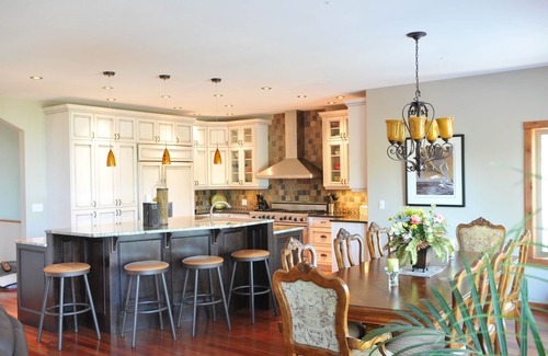 East Kootenay House | Sept Getaway $525! Mountain Views 3800 sqft of luxury! Relax in peace w/Hot tub