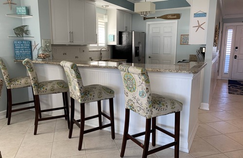 Navarre Beach Condo | September dates discounted with beach service included until the end of October!