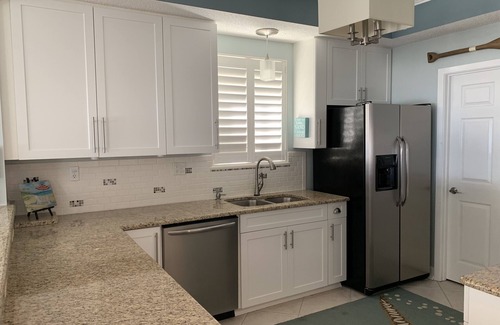 Navarre Beach Condo | September dates discounted with beach service included until the end of October!
