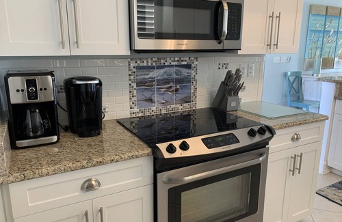 Navarre Beach Condo | September dates discounted with beach service included until the end of October!