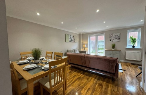 Swindon House | September Disc Long Stay - Contractors