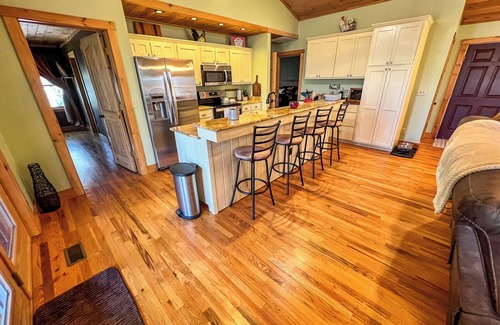 Fleetwood Cabin | September Nights-Soak in Your Private HotTub Under the Stars @WhisperingPines