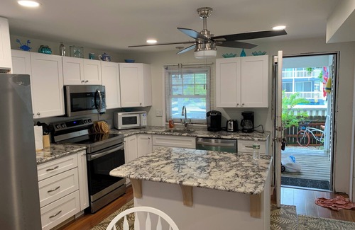 Surf City House | September/October Low Prices! BAYFRONT with HOT TUB! Amazing Views, Surf City