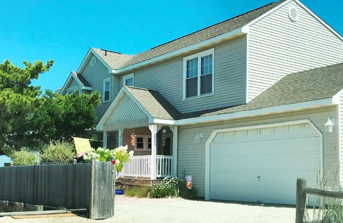 Surf City House | September/October Low Prices! BAYFRONT with HOT TUB! Amazing Views, Surf City