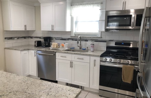 Long Beach House | SEPTEMBER SPECIAL – book now BEACHSIDE RETREAT 2 BD APT/W/PVT PATIO