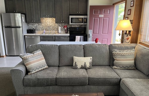 Boyne Falls Condo | September Super Savings -Boyne Mtn Villa- 3bedrm+AC, near Charlevoix & Petoskey