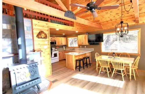 Camp Nelson Cabin | Sequoia Oaks