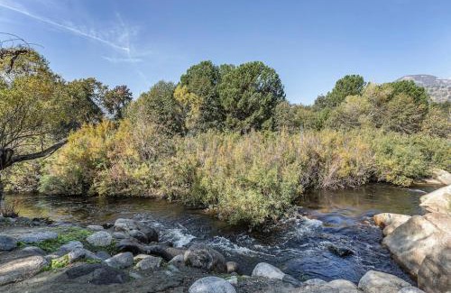 Three Rivers House | Sequoia Riverfront Guest House Right On The Water