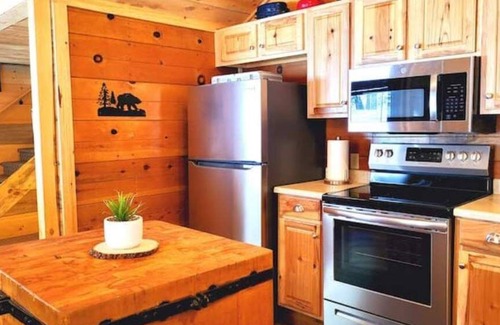 Wilsonia Cabin | Sequoia Splendor - Historic Charm meets Modern Renovation inside Kings Canyon NP