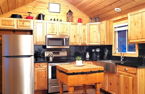 Wilsonia Cabin | Sequoia Splendor - Historic Charm meets Modern Renovation inside Kings Canyon NP