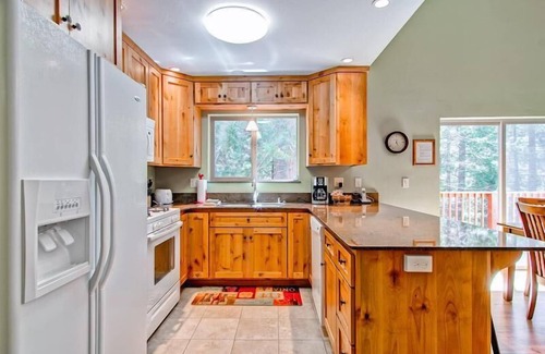 Yosemite West House | Sequoias East