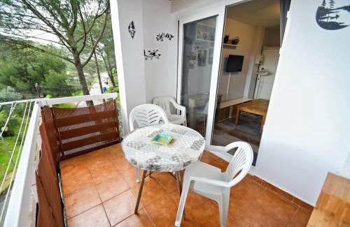 San Martin de Valdeiglesias Apartment | Serene Lakeview Retreat