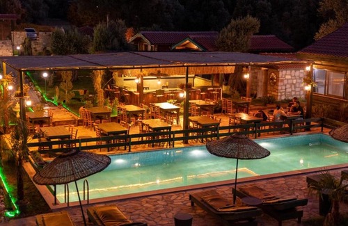 Foca Bed & Breakfast | SERENDER BUNGALOV