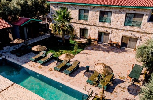 Foca Bed & Breakfast | SERENDER BUNGALOV
