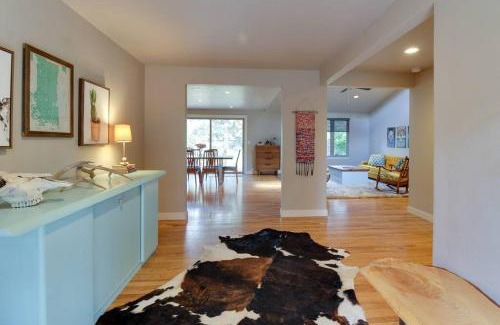 Bend House | Serendipitous-AC, Hot Tub, Big Fenced Yard, 2 Master Suites,