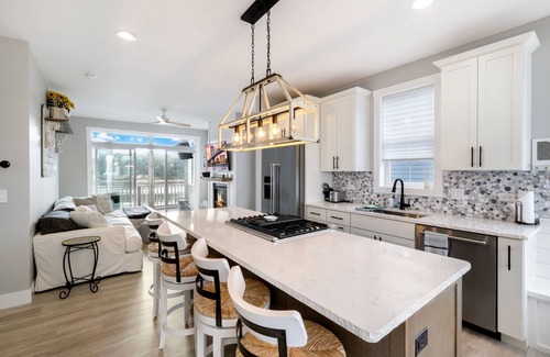 Ottawa House | Serendipity 2 Bedroom 2.5 Bath