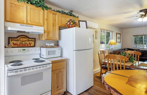 Clinton House | Serendipity Cabin - Quaint Log Cabin on Rock Creek