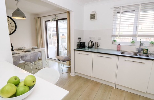 Freshwater Cottage | SERENDIPITY, family friendly, country holiday cottage in Freshwater