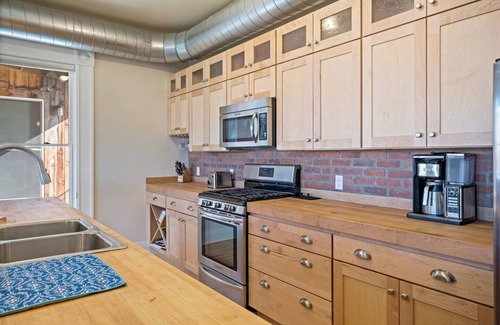 Livingston Condo | Serendipity House: Historic Downtown Livingston Loft