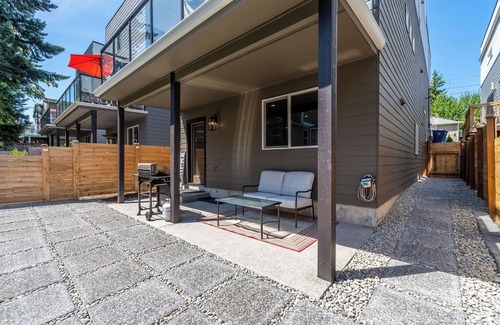 Highline Apartment | Serene 1 bedroom, 1 bath in Seattle