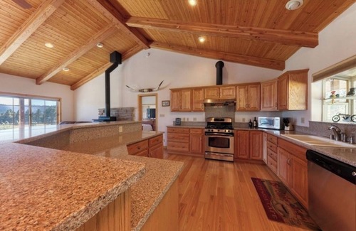 Portola Cabin | Serene 12 acre mountain escape