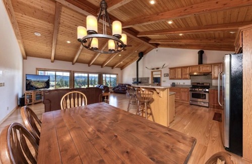 Portola Cabin | Serene 12 acre mountain escape