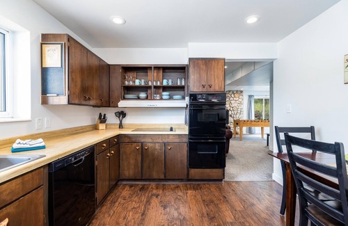 Sandy Apartment | Serene 1600 Sq Ft Mountain Home Near Dimple Dell Park