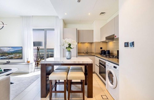 Business Bay Apartment | Serene 1BR Haven in Creek Vista