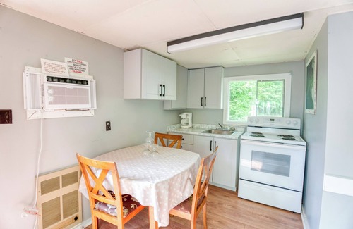 Frontenac Cabin | Serene 2-Bed + Futon Lakeside Cottage: Sleeps 5-6, Full Amenities!