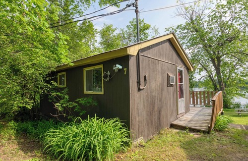 Frontenac Cabin | Serene 2-Bed + Futon Lakeside Cottage: Sleeps 5-6, Full Amenities!