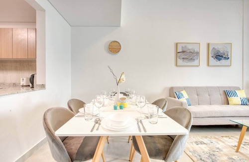 Dubai Apartment | Serene 2 Bedrooms Apartment