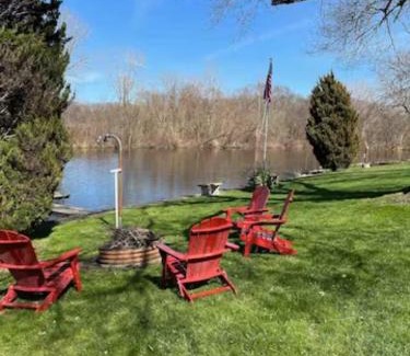 Helmer House | Serene 3-Bdrm Lakehouse